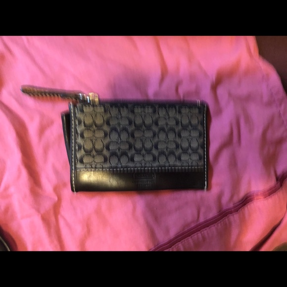 Coach Mini Signature - Picture 3 of 6